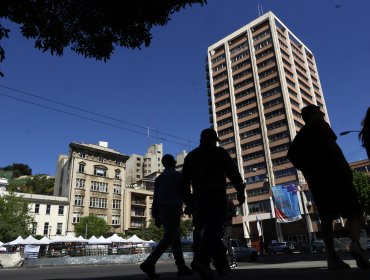 Funcionarios de Desarrollo Social en Valparaíso realizaron "paro de advertencia" por nulos avances del traslado desde edificio Esmeralda