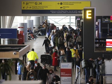 Contraloría ofició a Concesiones del MOP para que explique problemas en la operación del aeropuerto internacional de Santiago