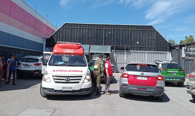 Clientes y trabajadores de mall chino fueron maniatados y encerrados en una bodega durante asalto en Talagante