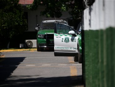 Denuncian a carabinero tras recibir dos latas de cervezas de regalo mientras cuidaba la casa del presidente Boric