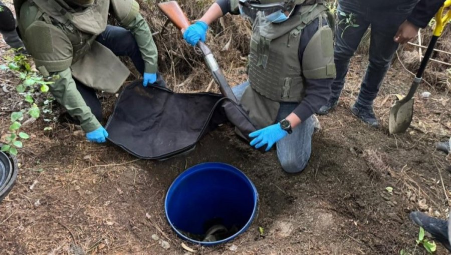 Enterradas en un tambor encuentran escopetas que estarían vinculadas al asesinato de tres carabineros en Cañete