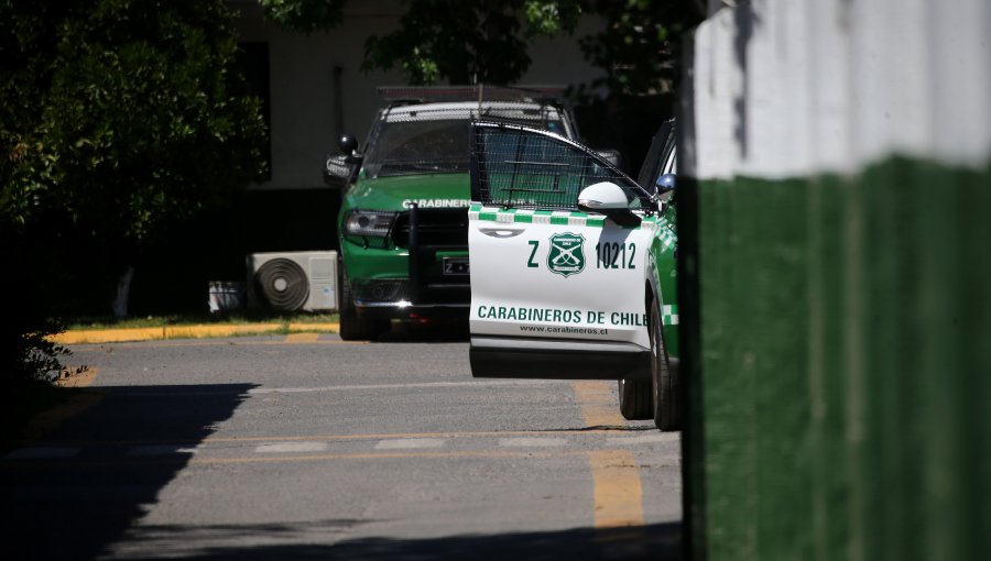 Denuncian a carabinero tras recibir dos latas de cervezas de regalo mientras cuidaba la casa del presidente Boric