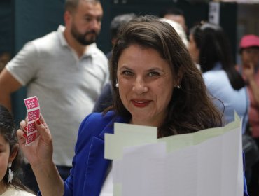 Claudia Mora de RN acepta resultado en Peñalolén y reconoce triunfo de Miguel Concha del Frente Amplio