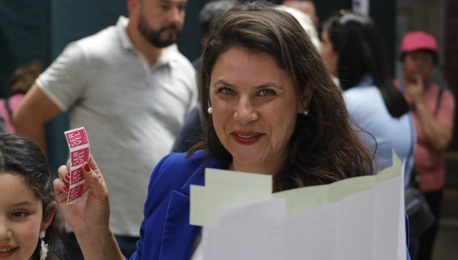 Claudia Mora de RN acepta resultado en Peñalolén y reconoce triunfo de Miguel Concha del Frente Amplio