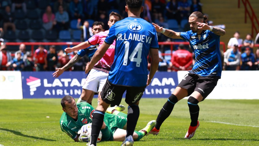 Huachipato se impuso en el tiempo agregado a Ñublense