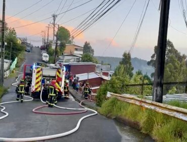 Dueño de casa fue hallado muerto tras incendio originado por bengalas lanzadas en festejos de hinchas de Colo-Colo en Puerto Montt