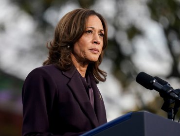 Harris participa en el Día de los Veteranos en su primer acto público tras la derrota electoral ante Trump