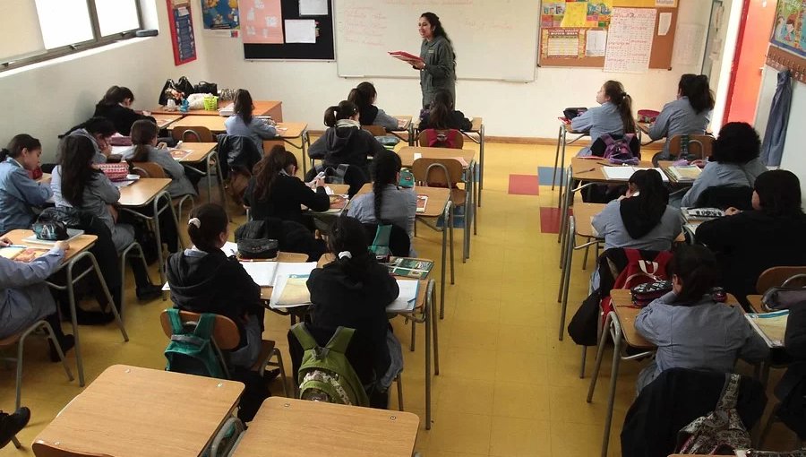 Revinculación escolar: 17 mil estudiantes que habían salido del sistema volvieron a las aulas este año