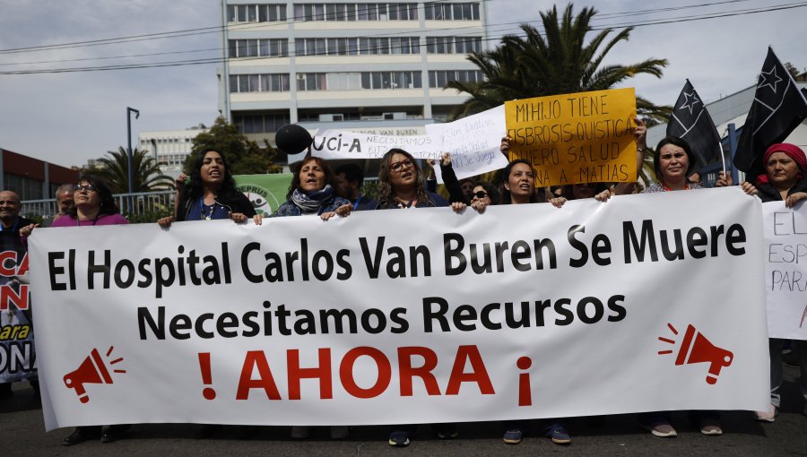 Senador socialista Juan Luis Castro: ''Los 60 grandes hospitales de Chile están en crisis''