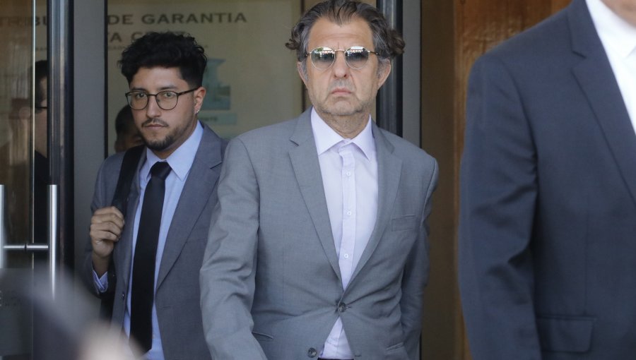 Juzgado fija salida alternativa para Aníbal Mosa y jugadores de Colo Colo tras caso de licencias de conducir