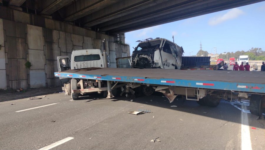 Conductor fallece tras colisión de alta energía entre dos camiones en la ruta Nuevo Acceso al Puerto de San Antonio