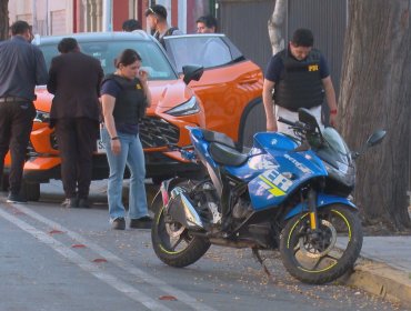 Dos delincuentes fueron detenidos tras enfrentarse a balazos con funcionarios de la PDI en el barrio Yungay de Santiago