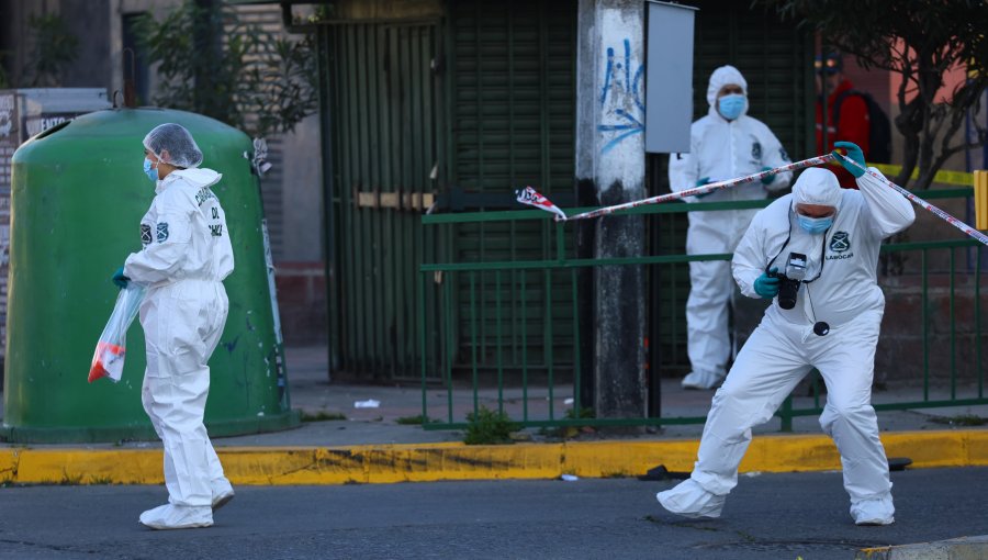 Brutal caso de femicidio frustrado en Valparaíso: Sujeto de 64 años disparó a su pareja de 24 y luego huyó con su pequeño hijo