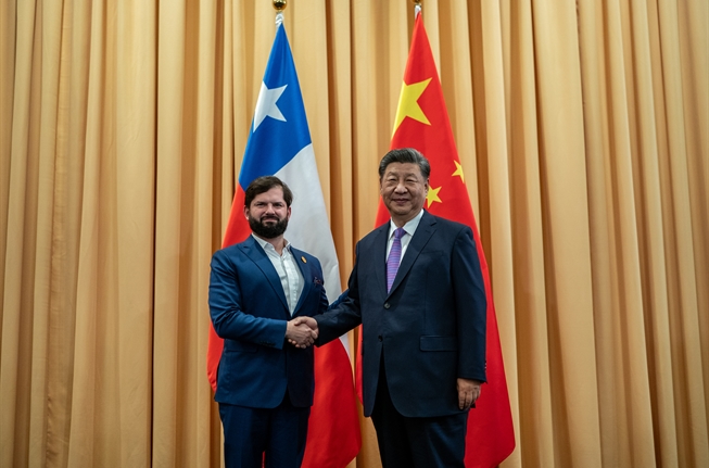 Presidente Boric se reunió con Xi Jinping en el marco de la APEC en Lima: "El fortalecimiento de relaciones es fundamental"