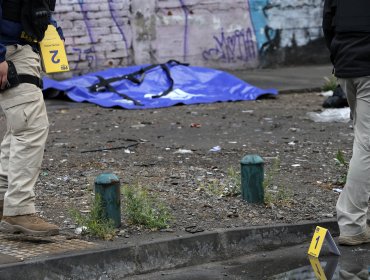 Un fallecido tras balacera en centro de Santiago: la víctima arrancaba del lugar