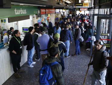 Turbus califica de "práctica desleal" bloqueos de instalaciones por parte de trabajadores en huelga y anuncia que devolverá pasajes