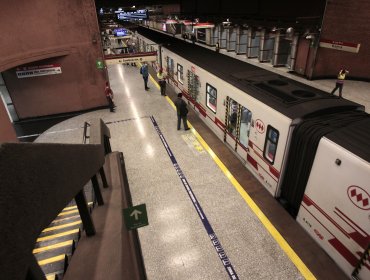 Metro de Santiago restableció servicio en toda la Línea 1 tras cierre de estaciones por "persona en la vía"