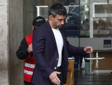 Jorge Valdivia llegó en silencio al Centro de Justicia para continuar su reformalización por segunda denuncia de violación