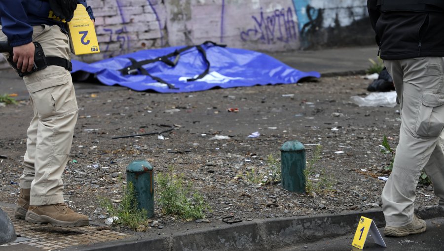 Un fallecido tras balacera en centro de Santiago: la víctima arrancaba del lugar