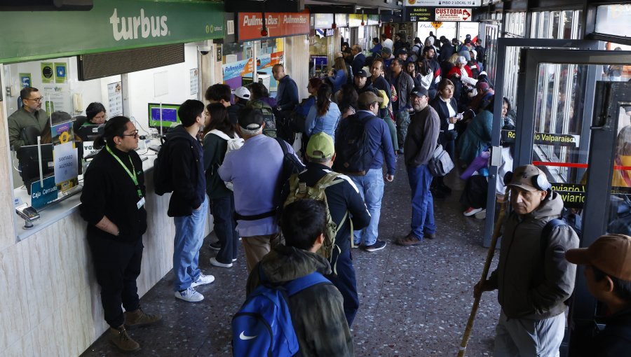 Turbus califica de "práctica desleal" bloqueos de instalaciones por parte de trabajadores en huelga y anuncia que devolverá pasajes