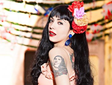 Mon Laferte anuncia que cantará desnuda en su exposición de arte