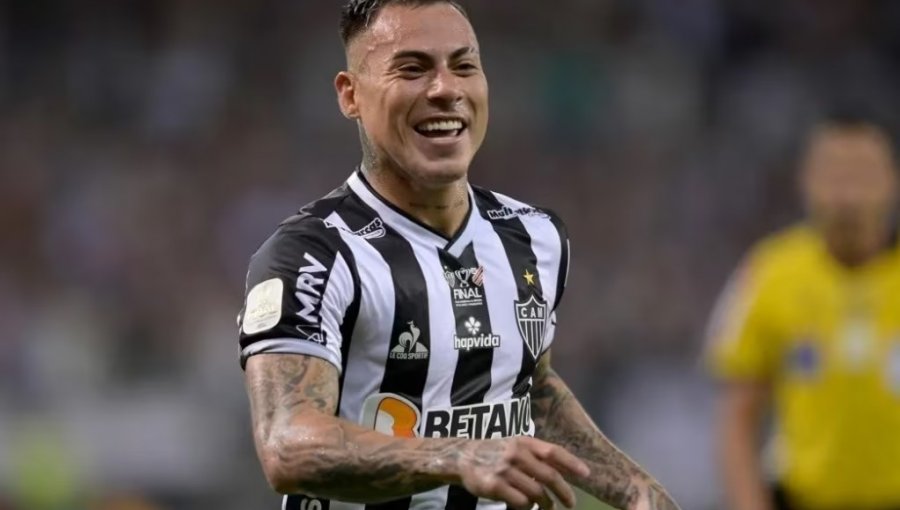 Aseguran que Eduardo Vargas tiene una opción de fichaje al equipo brasileño Santos