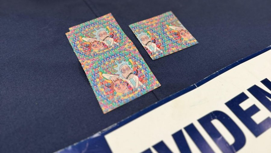 Decretan prisión preventiva para venezolano que recibió 300 estampillas de LSD escondidas en libro enviado desde México