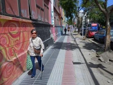 Destacan avance en obras de las nuevas veredas de céntrica calle Arlegui de Viña del Mar