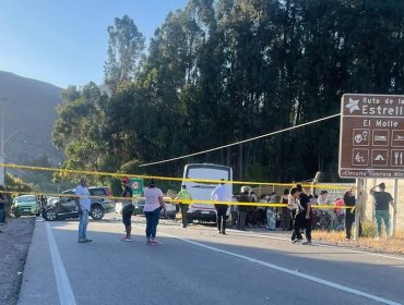 Dos personas perdieron la vida y al menos 10 resultaron lesionadas tras choque frontal entre camioneta y bus en Vicuña