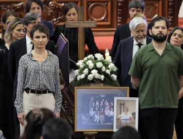 Presidente Gabriel Boric encabeza homenaje a Mercedes Bulnes en el ex Congreso Nacional