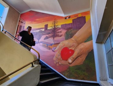 Inauguran primer mural artístico en Hospital Eduardo Pereira para promover humanización en la atención de salud