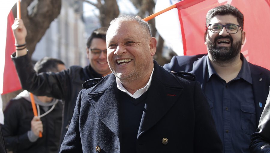 Rodrigo Mundaca superó por amplio margen a María José Hoffmann y se quedó con la reelección por la Gobernación de Valparaíso