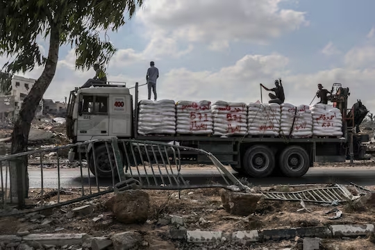 Pandillas criminales roban la ayuda humanitaria destinada a la población de Gaza a plena vista del ejército de Israel