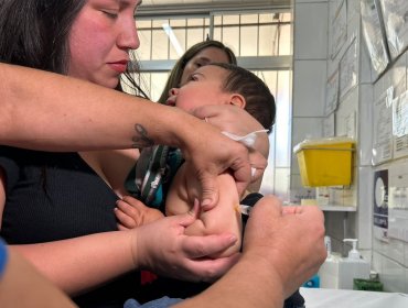 Acompañan vacunación de refuerzo contra la meningitis meningocócica y hacen llamado a completar el esquema