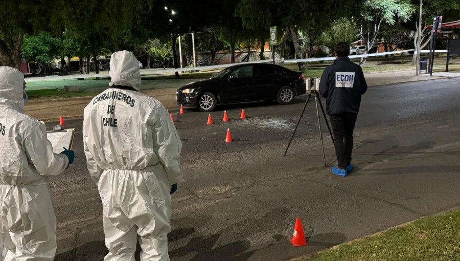 Sujeto de 22 años recibe una ráfaga de disparos desde un vehículo en Renca: está grave