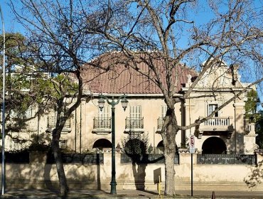 Pontificia Universidad Católica de Valparaíso adquiere la tradicional Casa Losada de Viña: será destinada a actividades de postgrado