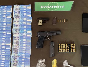 Operativo policial en La Calera deja tres detenidos: se incautaron armas, drogas y billetes falsificados