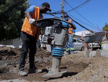 Desempleo vuelve a disminuir en la Quinta Región: trimestre agosto - octubre se sitúa en 8,2% y ocupación informal cae a 29,1%