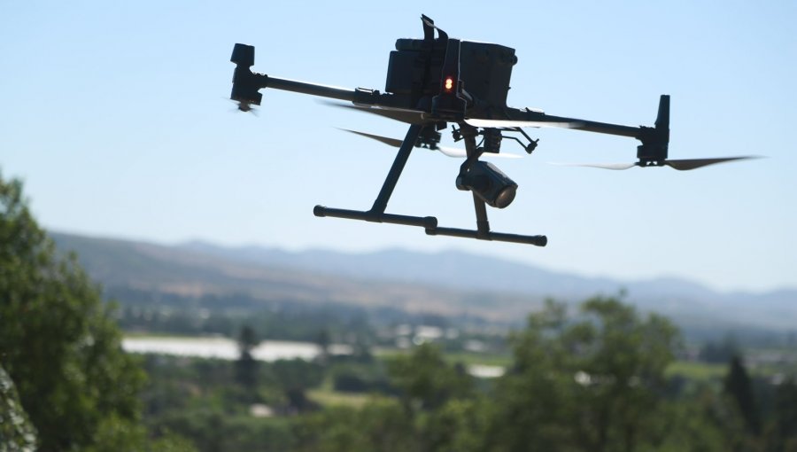 Con un dron realizan monitoreo preventivo de incendios forestales en Limache