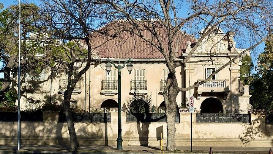 Pontificia Universidad Católica de Valparaíso adquiere la tradicional Casa Losada de Viña: será destinada a actividades de postgrado