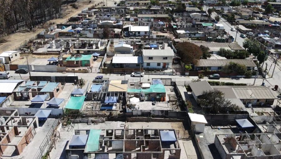 Dan inicio a obras de reconstrucción de 20 viviendas afectadas por el megaincendio de febrero en sector Canal Chacao de Quilpué