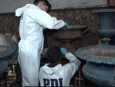 Recuperan valiosos jarrones robados desde el Monumento Histórico Cerro Santa Lucía