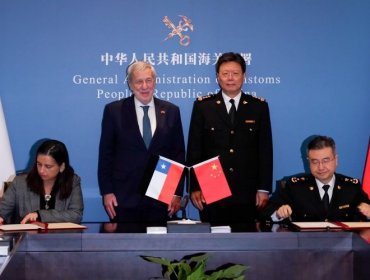 Chile y China firman acuerdos para ampliar exportaciones de fruta y carne congelada