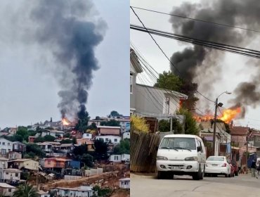 Casa habitación resulta consumida por incendio en la parte alta de Viña del Mar