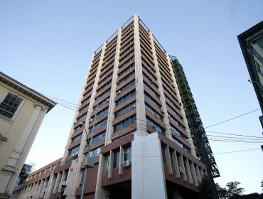 Funcionarios reiteran su preocupación por incertidumbre sobre su traslado a un año de la explosión en edificio Esmeralda de Valparaíso