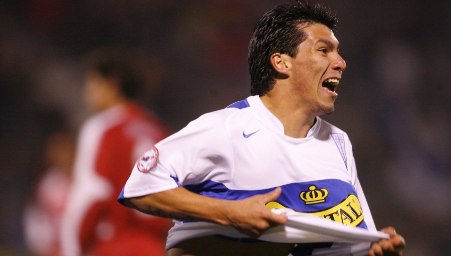 Gary Medel habría acordado su regreso a la U. Católica por los próximos dos años