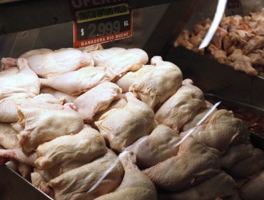 Comenzó el pago de compensaciones por la colusión de los pollos: Beneficiará a 191 mil personas vulnerables