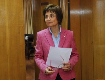 Paula Daza apunta al Superintendente de Salud por montos de devolución de las Isapres