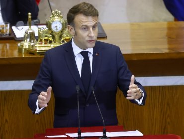 Emmanuel Macron acusa que "la izquierda y la derecha han elegido el desorden" en Francia