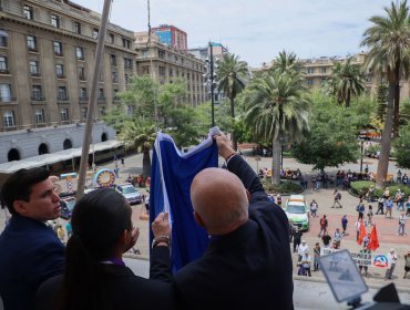 Desbordes explica retiro de banderas mapuche y LGBTI de frontis de Municipalidad de Santiago